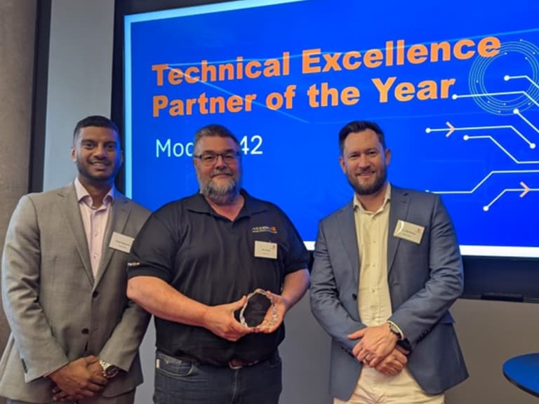 Phil Wade receiving BeyondTrust Technical Excellence Partner of the Year award